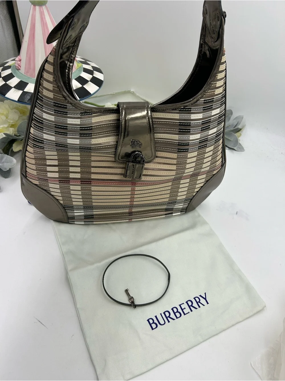 Women's Burberry Brooke hobo Bag canvas check made in Italy pristine condition